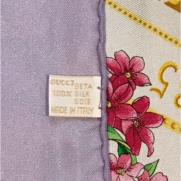 GUCCI Flora Silk Scarf- 35”x 35”😍🌸🌺🔥 - Picture 6 of 17